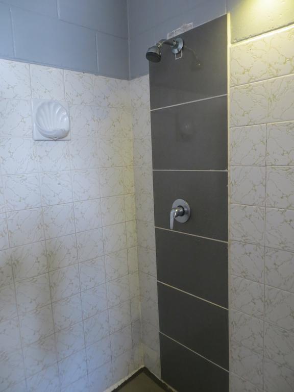 Хостел Asylum Cairns Share House Экстерьер фото