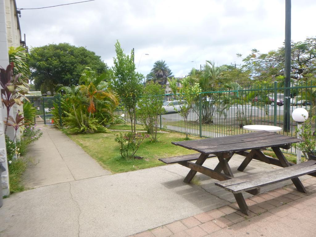 Хостел Asylum Cairns Share House Экстерьер фото