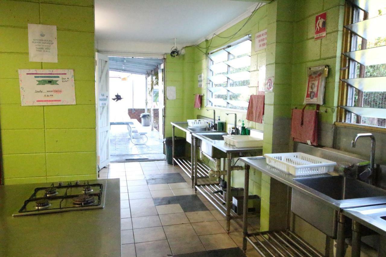 Хостел Asylum Cairns Share House Экстерьер фото