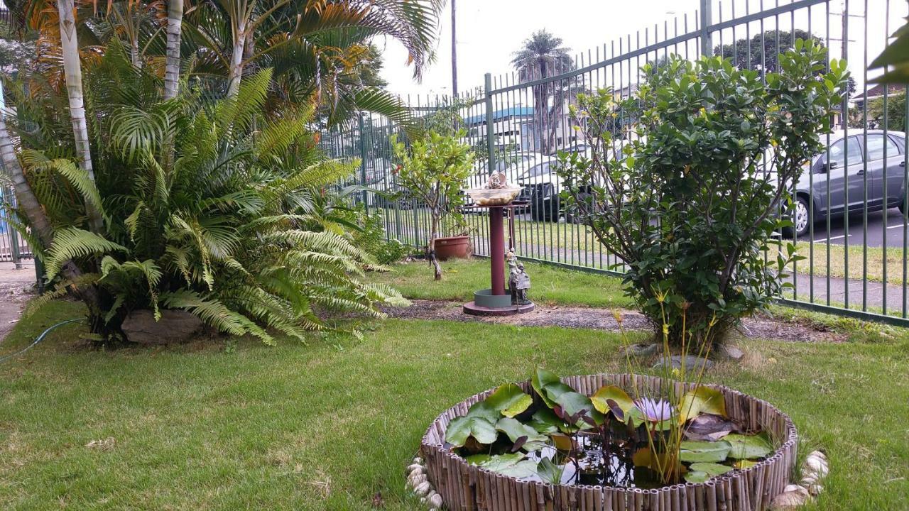 Хостел Asylum Cairns Share House Экстерьер фото