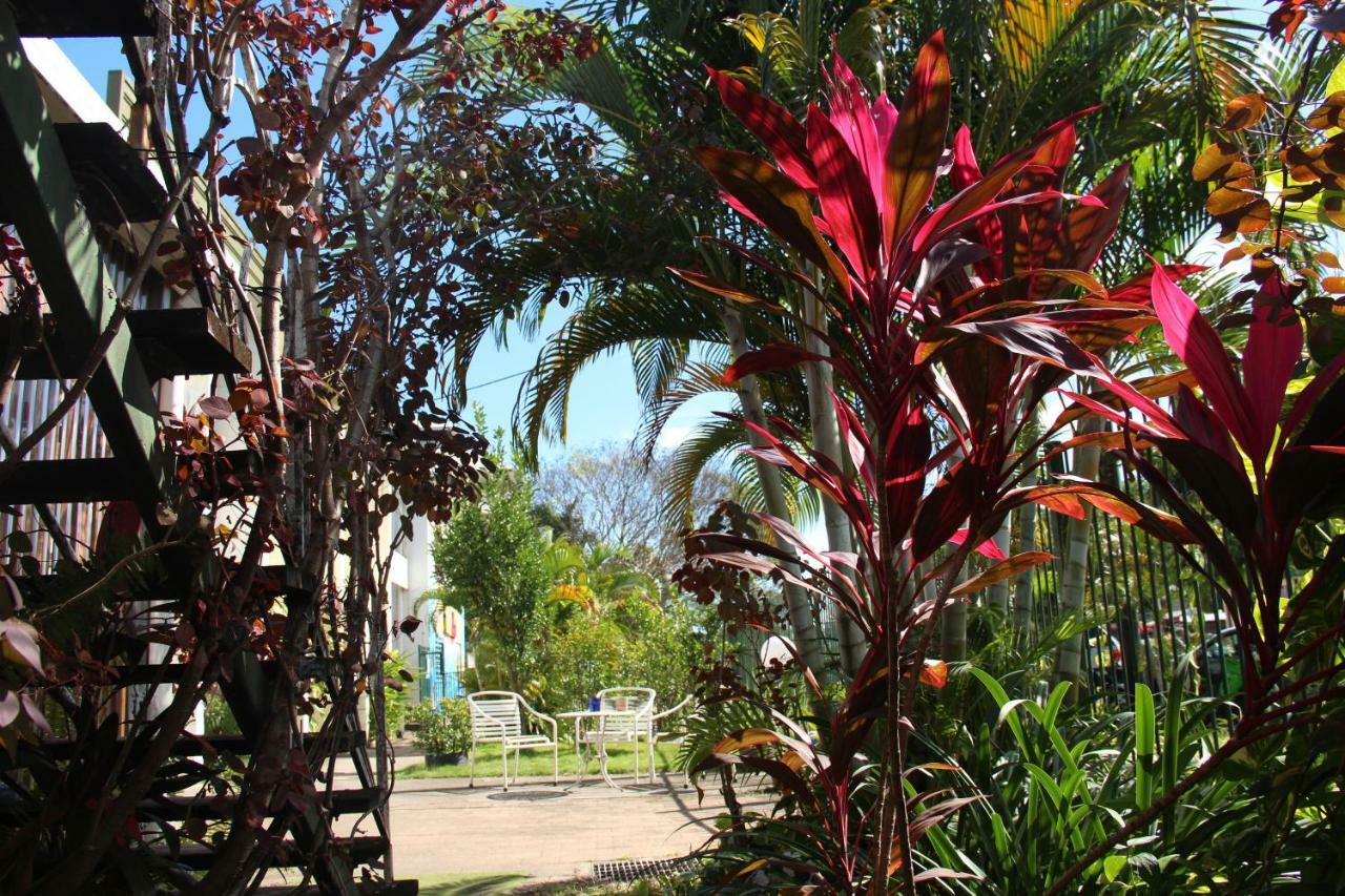 Хостел Asylum Cairns Share House Экстерьер фото