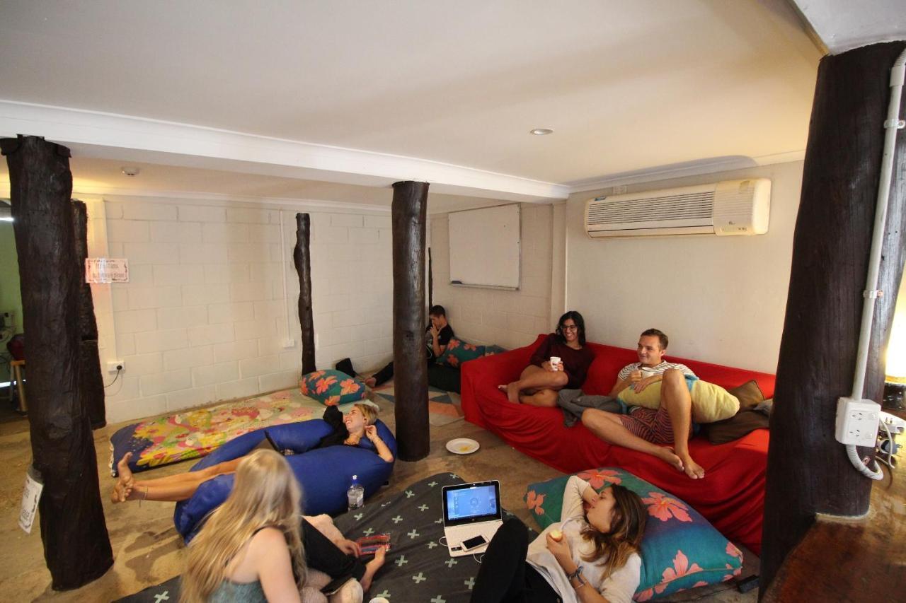 Хостел Asylum Cairns Share House Экстерьер фото