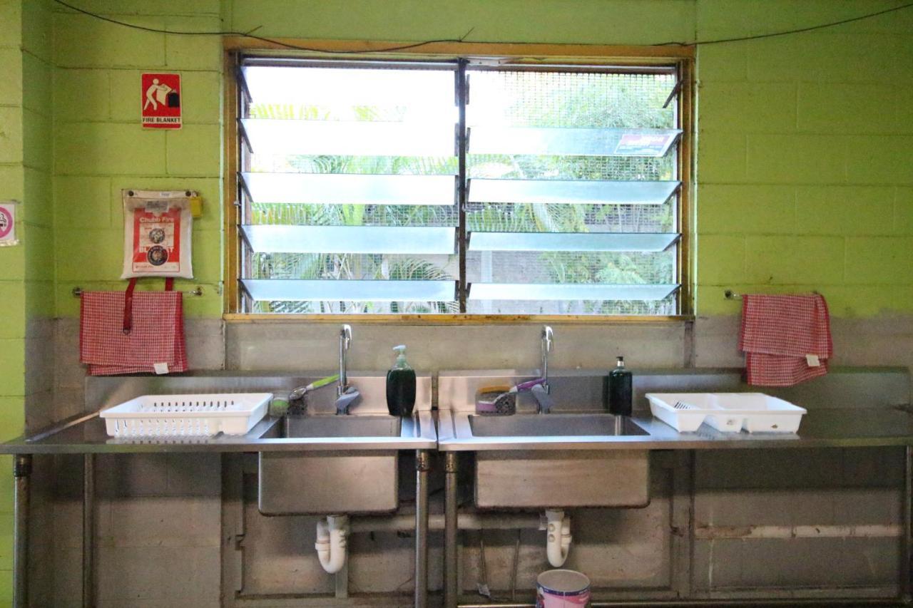 Хостел Asylum Cairns Share House Экстерьер фото